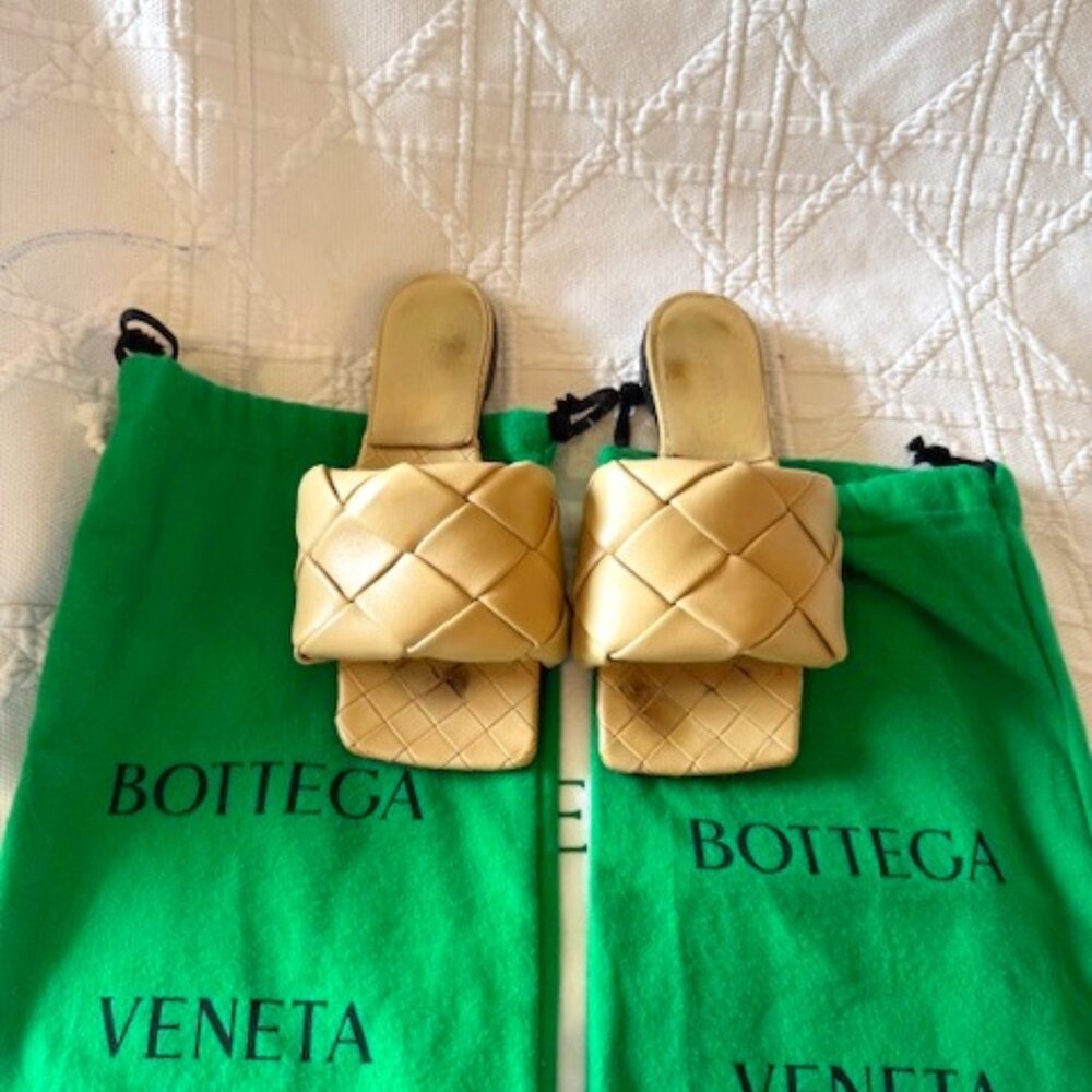 BOTTEGA  VENETA LIDO FLAT SANDAL 35/5